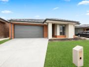 Spacious 4 Bedroom Family Home with Gardening included