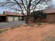 Spacious 4 Bedroom Family Home with Pool, Entertainment...