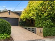 Spacious 4 Bedroom Family Home with Workshop, Deck &...