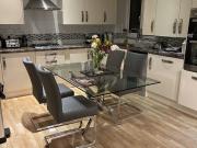 Spacious 4 Bedroom House w.Garden in Prime Aldgate Spacious 4 Bedroom House w.Garden in Prime Aldgate