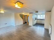 Spacious 4 BedRoom House with Garden & parking