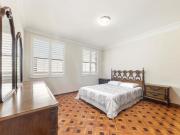 Spacious 4 Bedroom Top Floor Duplex with Modern Kitchen...