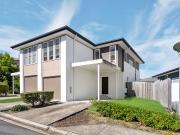 Spacious 4 Bedroom Townhouse in Prime Mudgeeraba...