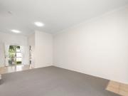 Spacious 4 Bedroom Townhouse with High Ceilings & Pool...