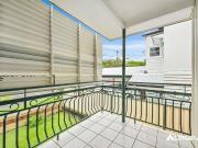 Spacious 4 Bedroom Unit in Desirable Gordon Park