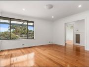 Spacious 5 Bed Family Home with Attic Room and Pool...