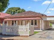 Spacious 5 Bedroom Family Home in Prime Mile End Location