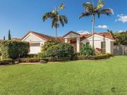 Spacious 5 Bedroom Family Home with Pool in Robina's...