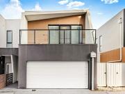 Spacious 5 Bedroom Townhouse Sanctuary