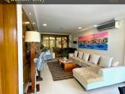 Spacious 8 Bedroom House for Sale in Loyola Grand...