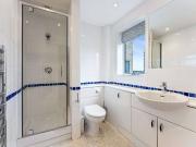 Spacious and bright split level top floor apartment in...