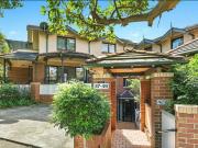 Spacious and Convenient Walk to Rail and Shops