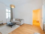 Spacious and luxurious 2 room apartment in best Berlin...