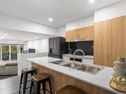 Spacious and Modern Duplex Ideal Investment or First...