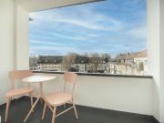 Spacious and neat home close to park mainstation and...