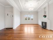 SPACIOUS APARTMENT A BLOCK FROM THE BEACH