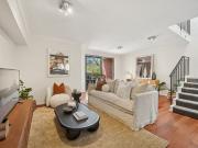 Spacious Apartment Enjoying Resort Amenities and...