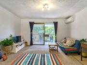 Spacious Apartment in Leafy Highgate Hill!