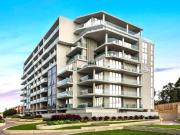 Spacious Apartment Overlooking Golf Course