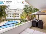 Spacious apartment with AC, terraces and pool