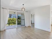 Spacious apartment with Park Views! AVAILABLE NOW!