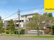 Spacious Apartment with Sunny Courtyard in Prime Epping...