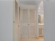 Spacious apartment with terrace and great potential in...