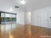 Spacious Art Deco Living in the Heart of the City