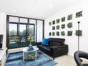 Spacious as new apartment with study and winter garden