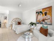 Spacious Beachside Studio in Sunny Sawtell