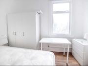 Spacious bedroom in Noel Park Has a Room