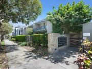 Spacious Bulimba Apartment Steps from Oxford Street