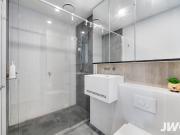 Spacious CBD Living with Car Park