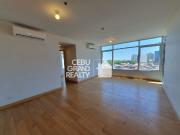 Spacious Contemporary Condo with Panoramic Windows in...