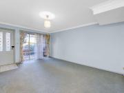 Spacious & Convenient location Enter from King St