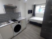 Spacious & Cosy Studio for Rent CR4 1XH