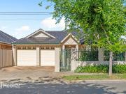 Spacious Courtyard Haven Near Linear Park!