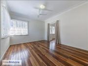 Spacious Deck and Large Backyard, Steps from QUT and...