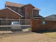 Spacious Double Storey Home with Pool, Cottage & Scenic...