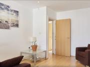 Spacious East London 1 bed Flat with full Sky