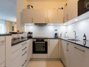 Spacious Elegant Light filled Apartment, close to KaDeWe...