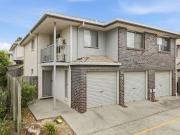 Spacious End Unit Townhouse with Solar, Courtyard...