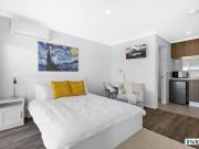 Spacious Ensuite Room in modern shared house in Eglinton...