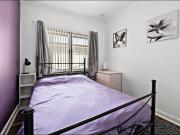 Spacious Family Entertainer with Pool, BBQ & Lawn in...