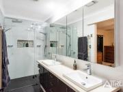 Spacious Family Entertainer with Pool, Workshop & Prime...