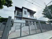 Spacious Family Estate: 3 Bed + Den, 3 Car Home in Casa...