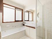 Spacious Family Home in Roxburgh Park