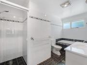 Spacious Family Home in the Heart of Ambarvale 5...