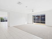 Spacious family home located in Point Cook!