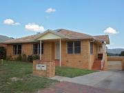Spacious family home walking distance from Lilydale Lake!